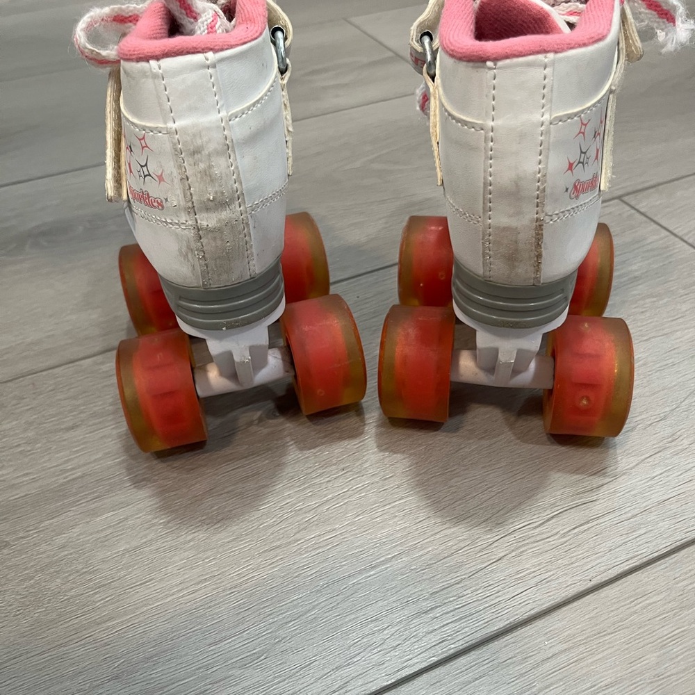 Roller Derby Girl Roller Skates Pink and White - Picture 6 of 7